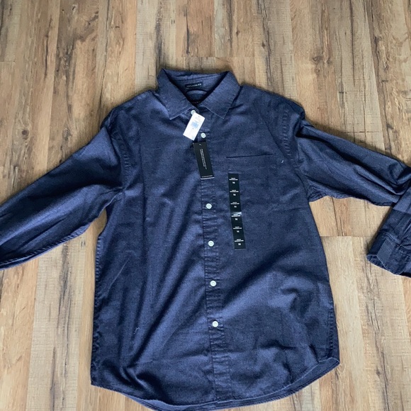 Banana Republic Untucked fit button down - Picture 3 of 3